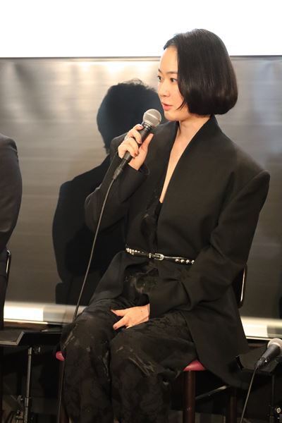 スマホが「新たな言語」に。古典の傑作が現代を映す鏡となる——。黒木華主演、舞台『NORA』制作発表レポート