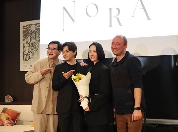 スマホが「新たな言語」に。古典の傑作が現代を映す鏡となる——。黒木華主演、舞台『NORA』制作発表レポート