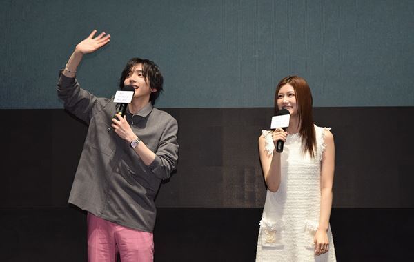 道枝駿佑＆生見愛瑠が韓国語で挨拶！ 映画『君が最後に遺した歌』舞台挨拶に現地ファンが熱狂