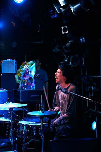 ピーズ、超満員の渋谷クラブクアトロで39周年を祝福「10年前も60年先も」と鳴らした夜