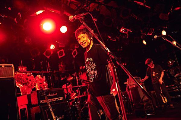 ピーズ、超満員の渋谷クラブクアトロで39周年を祝福「10年前も60年先も」と鳴らした夜