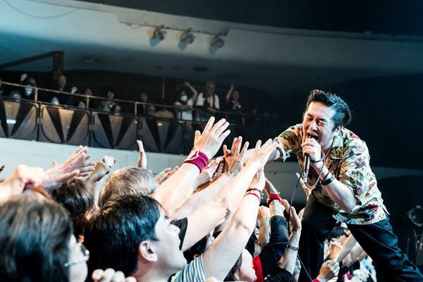 怒髪天・増子直純還暦ライブレポート──  祝福と涙の果てに“紅白”を想像させた夜