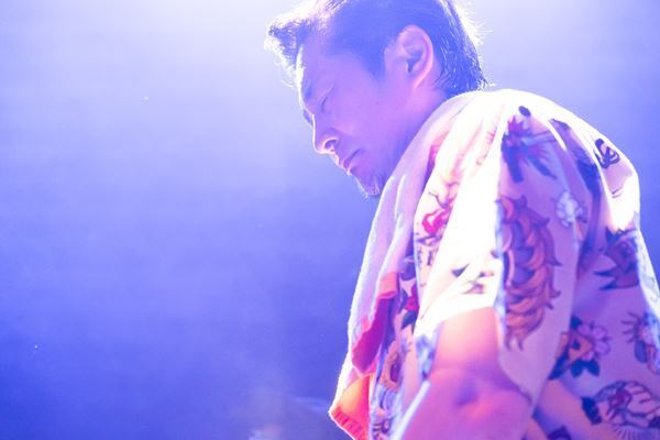 怒髪天・増子直純還暦ライブレポート──  祝福と涙の果てに“紅白”を想像させた夜