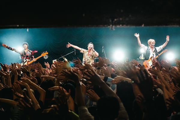 怒髪天・増子直純還暦ライブレポート──  祝福と涙の果てに“紅白”を想像させた夜