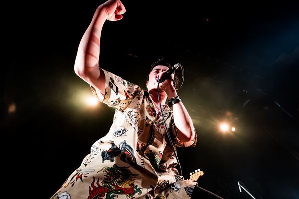 怒髪天・増子直純還暦ライブレポート──  祝福と涙の果てに“紅白”を想像させた夜