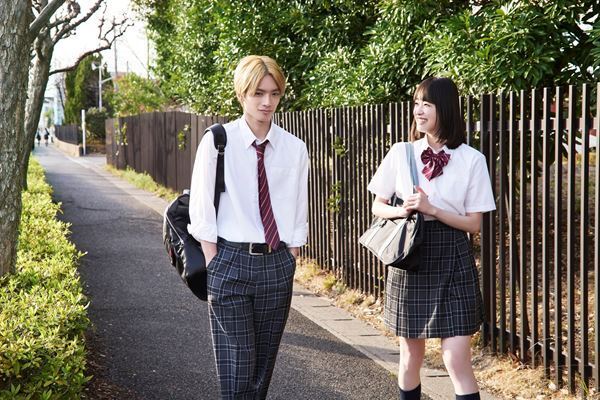 高橋恭平が鋭い眼光でメンチを切る！『山口くんはワルくない』新場面写真公開