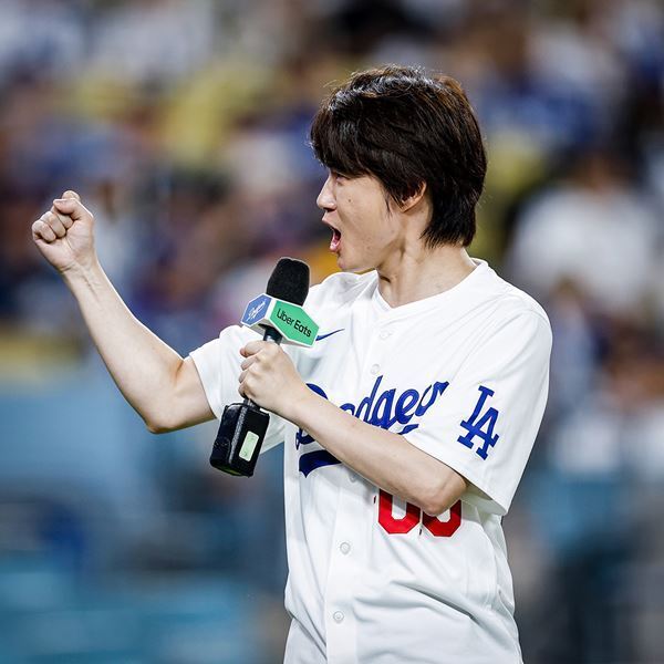 ノーバン投球＆流暢な英語で観客を魅了！ 神木隆之介が『ゴジラ-0.0』イベントでドジャース戦始球式に登板！