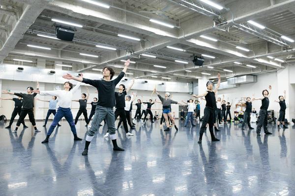 まもなく開幕　東京バレエ団が上演する巨匠ベジャールの『M』公開リハーサルレポート