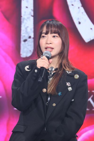 ミュージカル『白爪草』製作発表で、双子を演じる屋比久知奈、唯月ふうかが劇中の4曲を歌唱