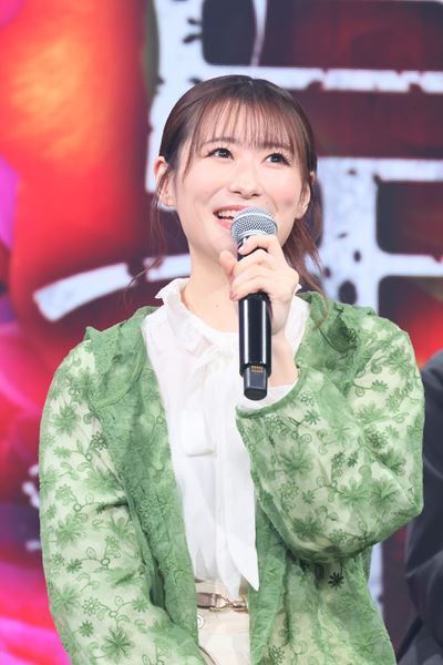 ミュージカル『白爪草』製作発表で、双子を演じる屋比久知奈、唯月ふうかが劇中の4曲を歌唱