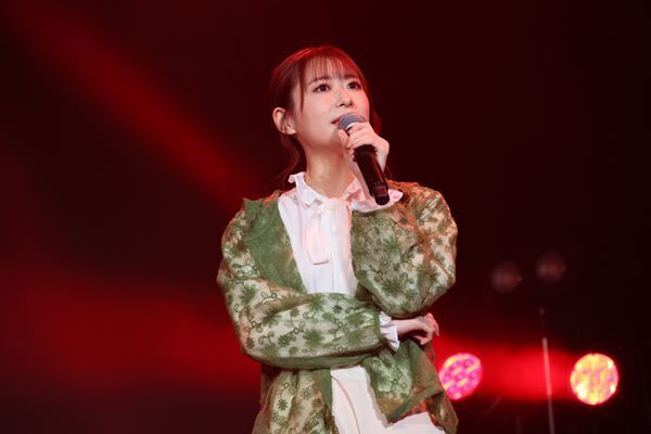 ミュージカル『白爪草』製作発表で、双子を演じる屋比久知奈、唯月ふうかが劇中の4曲を歌唱