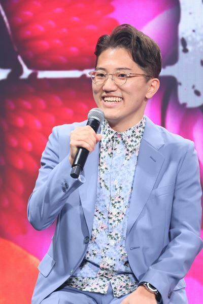 ミュージカル『白爪草』製作発表で、双子を演じる屋比久知奈、唯月ふうかが劇中の4曲を歌唱