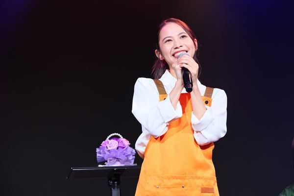 ミュージカル『白爪草』製作発表で、双子を演じる屋比久知奈、唯月ふうかが劇中の4曲を歌唱
