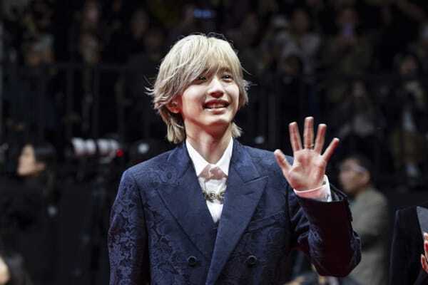 道枝駿佑＆安斉星来が『うるわしの宵の月』で釜山国際映画祭へ！ レッドカーペットで約5,000人の観客から大歓声