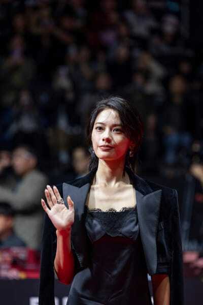 道枝駿佑＆安斉星来が『うるわしの宵の月』で釜山国際映画祭へ！ レッドカーペットで約5,000人の観客から大歓声