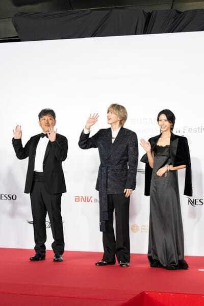 道枝駿佑＆安斉星来が『うるわしの宵の月』で釜山国際映画祭へ！ レッドカーペットで約5,000人の観客から大歓声