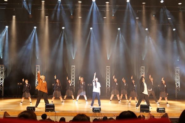 EXILE TETSUYA＆小森隼が松阪の中学生とサプライズ共演！ ダンスを通じてメッセージを届ける