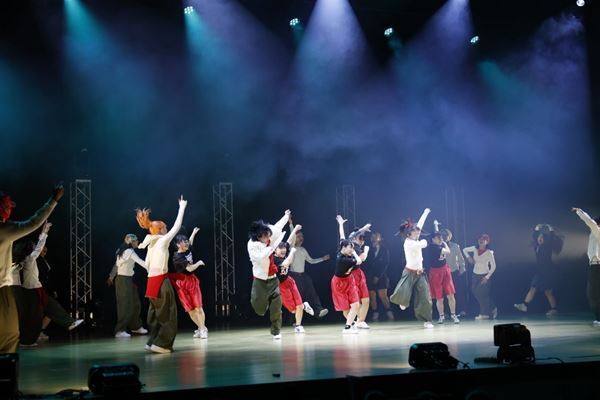 EXILE TETSUYA＆小森隼が松阪の中学生とサプライズ共演！ ダンスを通じてメッセージを届ける