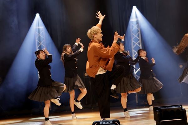 EXILE TETSUYA＆小森隼が松阪の中学生とサプライズ共演！ ダンスを通じてメッセージを届ける