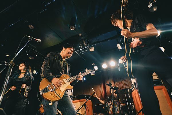 GLIM SPANKY『All the Greatest Buddies Tour 2025-2026』終幕！ラブサイケデリコを迎えたファイナル公演のオフィシャルレポート到着