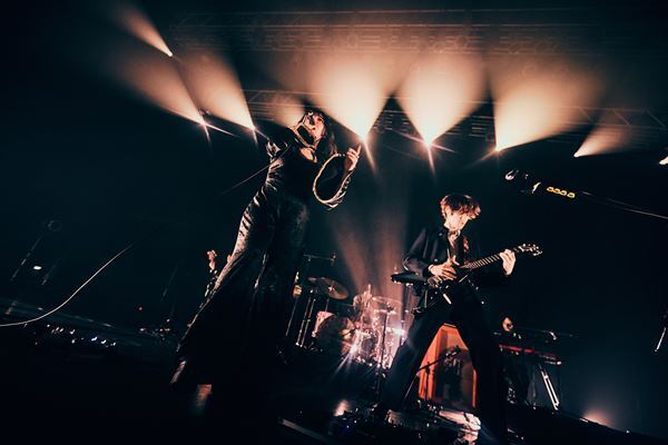 GLIM SPANKY『All the Greatest Buddies Tour 2025-2026』終幕！ラブサイケデリコを迎えたファイナル公演のオフィシャルレポート到着