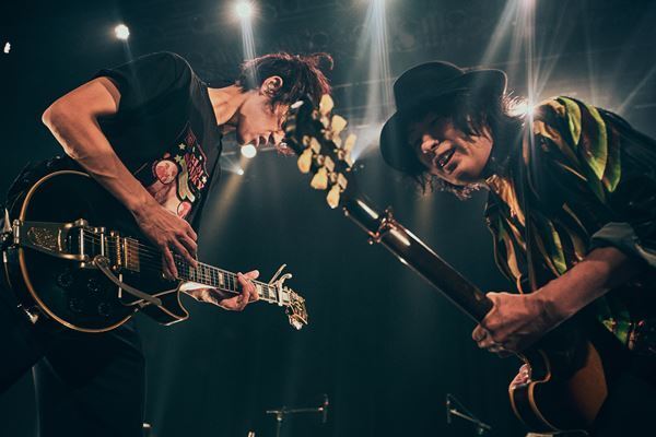 GLIM SPANKY『All the Greatest Buddies Tour 2025-2026』終幕！ラブサイケデリコを迎えたファイナル公演のオフィシャルレポート到着