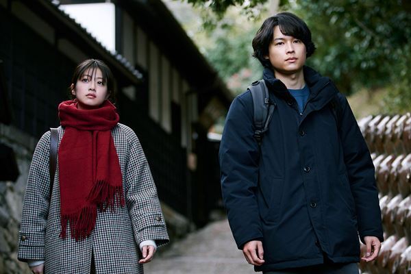 松村北斗×今田美桜『白鳥とコウモリ』“禁断のバディ”誕生の瞬間を捉えた本編映像が解禁