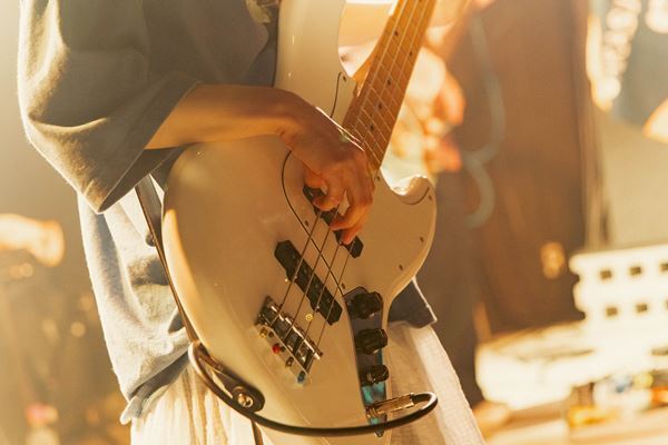 2ピースガールズバンド「ガラスの靴は落とさない」 夢を追い続ける苦しさも喜びも知る、今の彼女たちが鳴らす音【オフィシャルレポート】