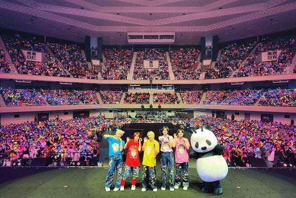 パンダドラゴン、２度目の日本武道館公演で「世界で一番ポップなアイドル」への進化を証明！32曲3時間の圧巻カーニバルをレポート