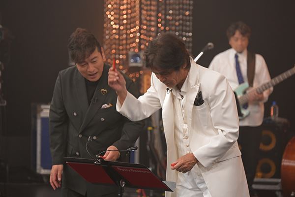音楽番組『Spicy Sessions』最新回の収録レポート到着！MCの黒沢 薫と中西アルノの濃密なインタビューも公開