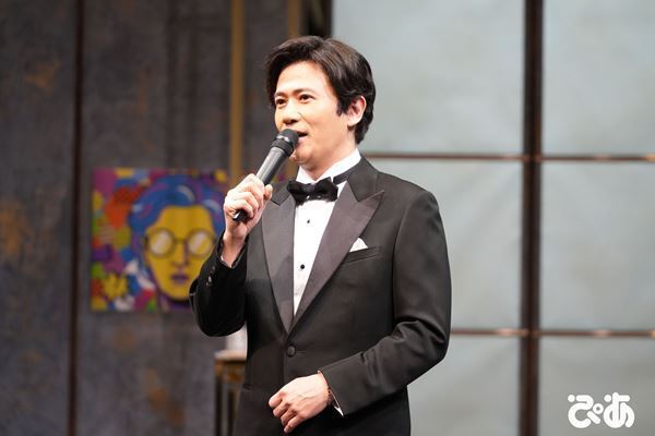 稲垣吾郎「僕にぴったりですね（笑）」――スター俳優の孤独を演じる『プレゼント・ラフター』開幕