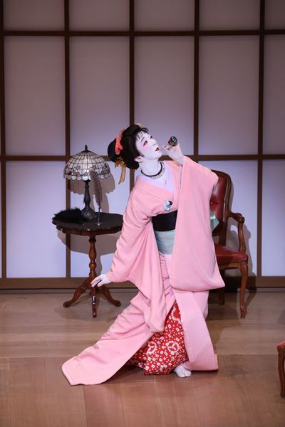 坂東玉三郎、30年ぶり新橋演舞場の本公演『長崎十二景』で共演の“テニミュ”ダンサー進藤学は「つかまりやすい」「そばにいやすい」