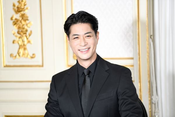 坂東玉三郎、30年ぶり新橋演舞場の本公演『長崎十二景』で共演の“テニミュ”ダンサー進藤学は「つかまりやすい」「そばにいやすい」