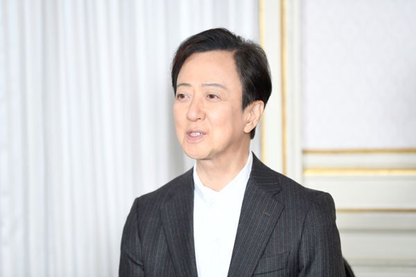 坂東玉三郎、30年ぶり新橋演舞場の本公演『長崎十二景』で共演の“テニミュ”ダンサー進藤学は「つかまりやすい」「そばにいやすい」