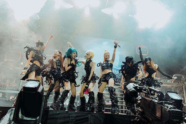 XG、初出演の『FUJI ROCK FESTIVAL '26』で圧巻のステージ　新曲初披露を含む全16曲でWHITE STAGEを熱狂の渦に【オフィシャルレポート】