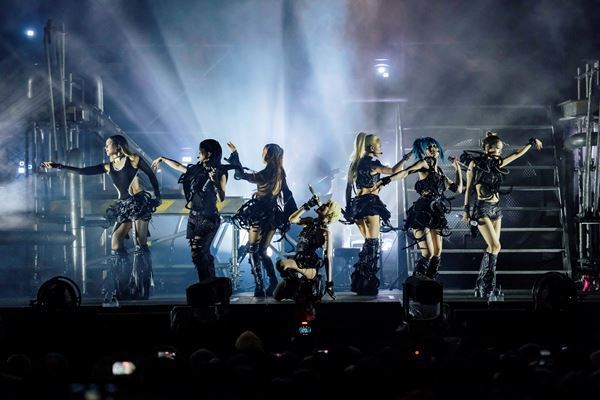 XG、初出演の『FUJI ROCK FESTIVAL '26』で圧巻のステージ　新曲初披露を含む全16曲でWHITE STAGEを熱狂の渦に【オフィシャルレポート】
