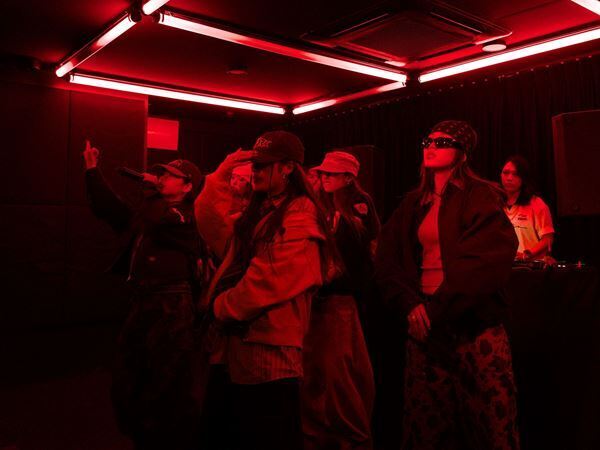 DABO＆DJ HAZIMEがCYRENに託した“リアル” 10代の5人が鳴らす本物のHIP HOP　初ライブ＆インタビューで見えた、CYRENの現在地