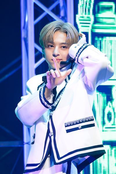 ICEx、“青春のすべて”を懸けた3年間を体現した一夜「ICEx 3rd Anniversary Concert 2026 "ICEx School“」ライブレポート