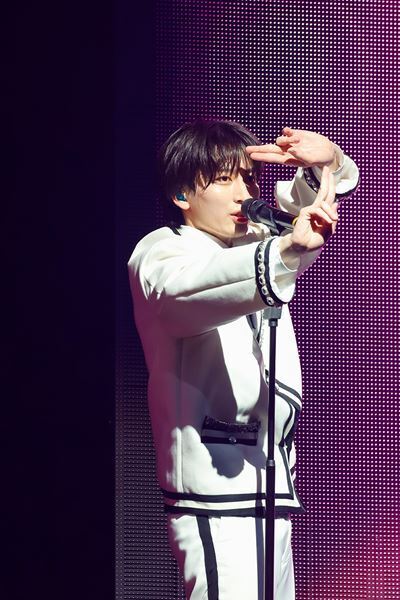 ICEx、“青春のすべて”を懸けた3年間を体現した一夜「ICEx 3rd Anniversary Concert 2026 "ICEx School“」ライブレポート