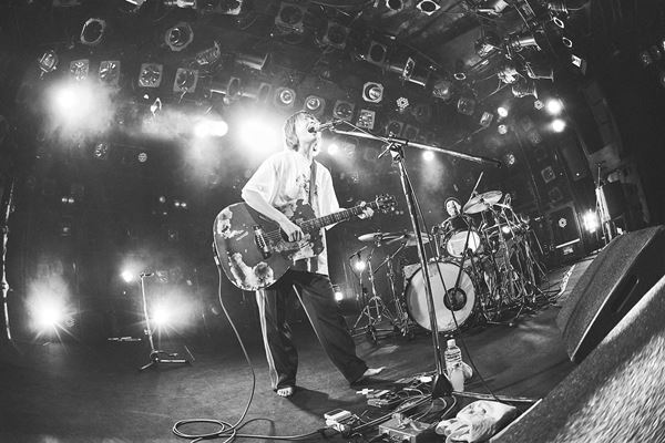 鈴木実貴子ズ、“いばら”の先へ　ソールドアウトの渋谷CLUB QUATTROを熱狂で包んだツアーファイナル【オフィシャルレポート】