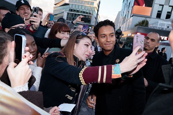 映画『Michael／マイケル』世界初上映で観客総立ちの熱狂！ 米倉涼子も驚愕「本物のマイケルがいた」