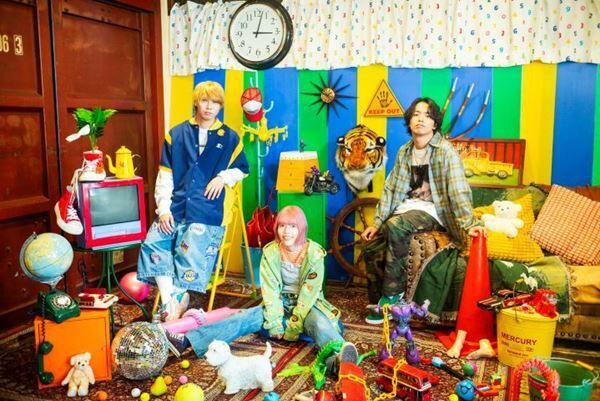 COPES、新曲「monster」MV公開　幼稚園を舞台にポップでハッピーな世界を描く