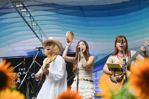 忌野清志郎の歌を次世代へ！ Nagie Laneそして片平里菜、暴動クラブによる『PEACE SONGS』 フジロックで響いた平和へのメッセージ【オフィシャルレポート】