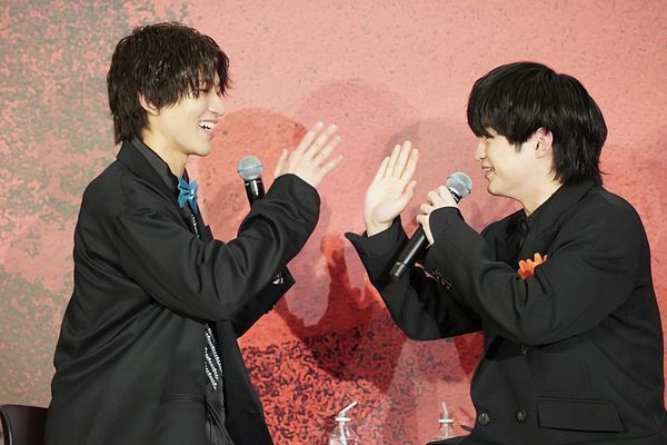 小林亮太＆山田健登、渡邉蒼＆島太星　“生き別れた双子”Wキャストが勢ぞろい『ブラッド・ブラザーズ』会見で生歌唱も披露
