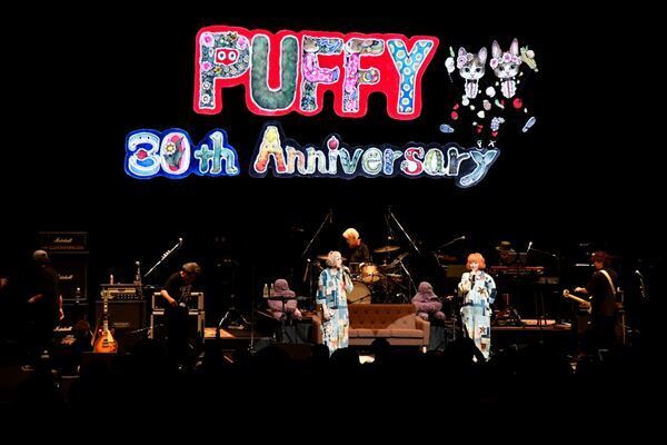 一夜限りのPUFFY 30周年アニバーサリーライブ『One Night "Birthday" Carnival』終演！  オフィシャルライブレポート到着