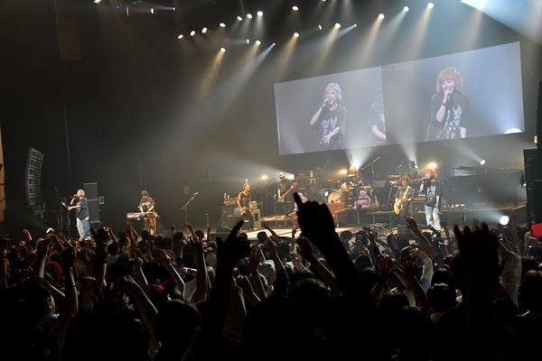 一夜限りのPUFFY 30周年アニバーサリーライブ『One Night "Birthday" Carnival』終演！  オフィシャルライブレポート到着