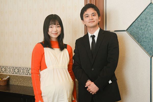 浜辺美波×目黒蓮『ほどなく、お別れです』興収30億円突破！ 笑顔あふれるメイキング写真が公開