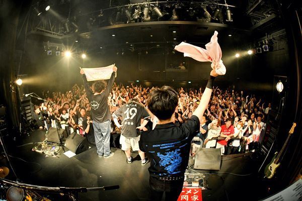 Northern19、新名盤を引っ提げた全国ツアーが渋谷で完結！ 盟友dustboxと生み出した圧巻の熱気とシンガロング