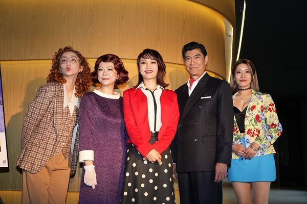望海風斗「自分の情熱をぶちまけられるような作品」ミュージカル『神経衰弱ぎりぎりの女たち』開幕