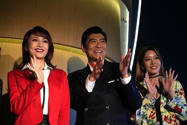 望海風斗「自分の情熱をぶちまけられるような作品」ミュージカル『神経衰弱ぎりぎりの女たち』開幕
